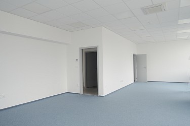 Pronájem novostavby podnikatelského boxu nedaleko Vídeňské.