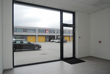Pronájem novostavby podnikatelského boxu nedaleko Vídeňské.