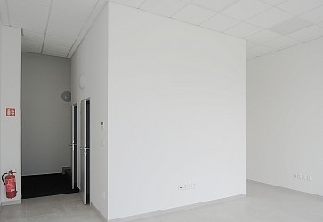 Pronájem novostavby podnikatelského boxu nedaleko Vídeňské.