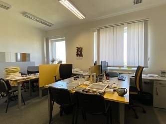 Sklady, kanceláře, parkování a kompletní servis