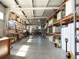 Sklady, kanceláře, parkování a kompletní servis