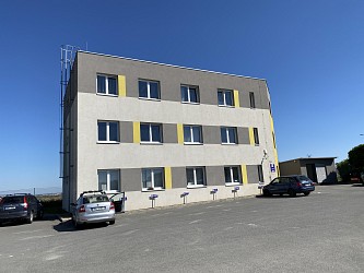 Sklady, kanceláře, parkování a kompletní servis