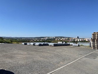 Sklady, kanceláře, parkování a kompletní servis