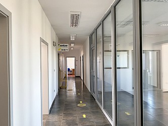 Sklady, kanceláře, parkování a kompletní servis