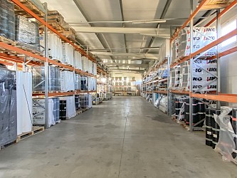 Sklady, kanceláře, parkování a kompletní servis