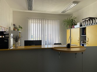 Sklady, kanceláře, parkování a kompletní servis