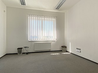 Sklady, kanceláře, parkování a kompletní servis