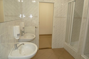 Pronájem kanceláře a skladu v komerční budově nedaleko OC Globus
