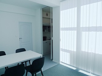 Pronájem kanceláře a skladu v komerční budově nedaleko OC Globus
