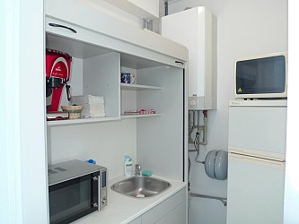Pronájem kanceláře a skladu v komerční budově nedaleko OC Globus
