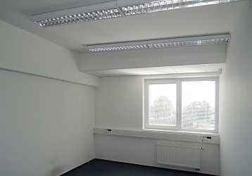Pronájem kanceláře 24m2 v blízkosti OC Futurum, Vídeňská