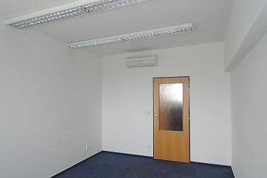Pronájem kanceláře 24m2 v blízkosti OC Futurum, Vídeňská