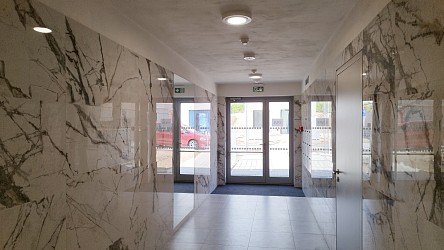 Pronájem novostavby bytu 2+kk s parkovacím stáním, Sadová
