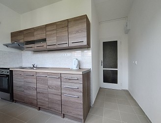 Pronájem bytu 2+1 s lodžií, Juliánov