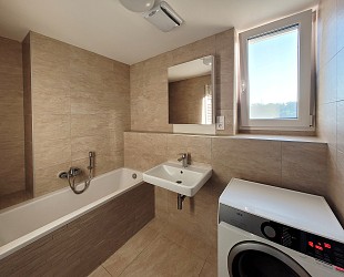 Prodej bytu 4+kk 113 m2 s parkovacím garážovým stáním a sklepem, Juliánov