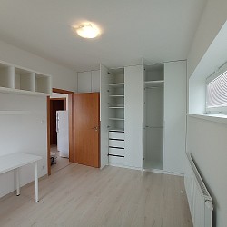 Pronájem bytu 2+kk s balkonem a parkovacím stáním, Bystrc Kamechy