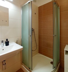 Pronájem bytu 2+kk s balkonem a parkovacím stáním, Bystrc Kamechy