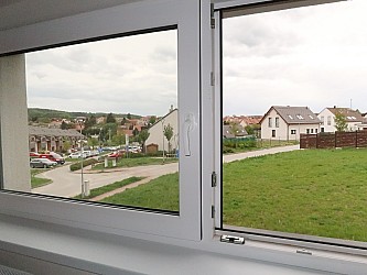 Prodej novostavby rodinného domu se zahradou a garáží,     Ochoz u Brna.