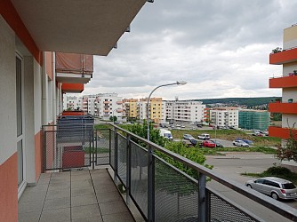 Prodej cihlového bytu 2+kk s balkonem a garážovým stáním, Bystrc Říčanská