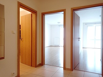 Prodej cihlového bytu 2+kk s balkonem a garážovým stáním, Bystrc Říčanská