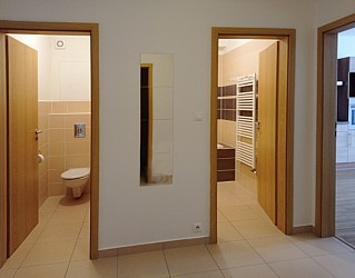 Prodej cihlového bytu 2+kk s balkonem a garážovým stáním, Bystrc Říčanská