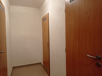 Prodej cihlového bytu 2+kk s balkonem a garážovým stáním, Bystrc Říčanská
