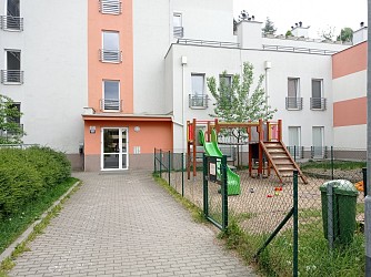 Prodej cihlového bytu 2+kk s balkonem a garážovým stáním, Bystrc Říčanská