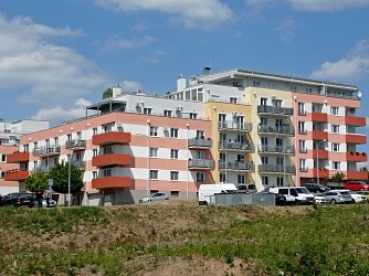 Prodej cihlového bytu 2+kk s balkonem a garážovým stáním, Bystrc Říčanská