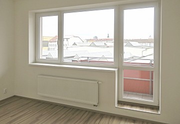 Pronájem bytu 2+kk se dvěma balkony u Mendlova nám.