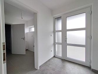 Prodej novostavby rodinného domu se zahradou a garáží, Ochoz u Brna.