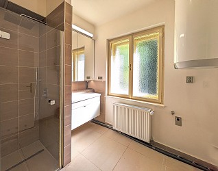 Prodej pozemku 3200 m2  s funkcionalistickou vilou, Mokrá Hora