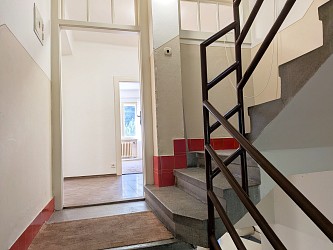 Prodej pozemku 3200 m2  s funkcionalistickou vilou, Mokrá Hora