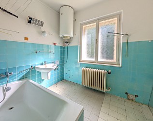 Prodej pozemku 3200 m2  s funkcionalistickou vilou, Mokrá Hora