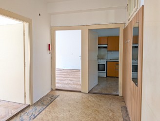 Prodej pozemku 3200 m2  s funkcionalistickou vilou, Mokrá Hora