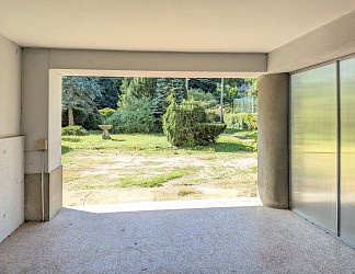 Prodej pozemku 3200 m2  s funkcionalistickou vilou, Mokrá Hora