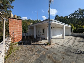 Prodej pozemku 3200 m2  s funkcionalistickou vilou, Mokrá Hora