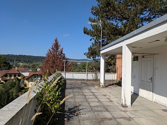 Prodej pozemku 3200 m2  s funkcionalistickou vilou, Mokrá Hora