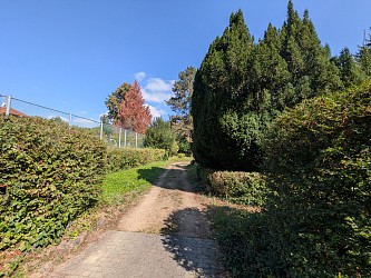 Prodej pozemku 3200 m2  s funkcionalistickou vilou, Mokrá Hora