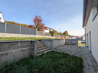 Prodej novostavby rodinného domu se zahradou a garáží,     Ochoz u Brna.