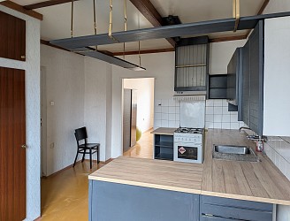 Prodej RD se zahradou, garáží a vydaným SP k přestavbě domu