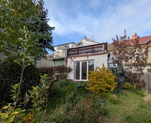 Prodej RD se zahradou, garáží a vydaným SP k přestavbě domu