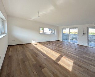 Prodej novostavby domu s garáží a zahradou, Ochoz u Brna