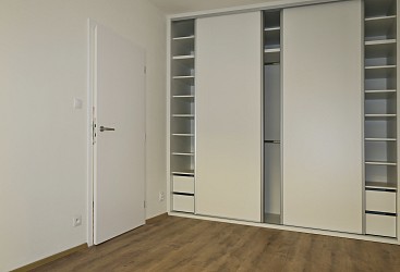 Pronájem novostavby bytu 2+kk s balkonem a garážovým stáním na Kamechách