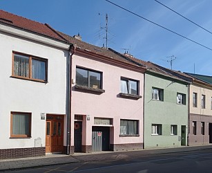 Prodej RD se zahradou, garáží a vydaným SP k přestavbě domu