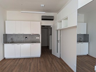 Pronájem 1+kk 33,6 m2, polyfunkční dům Meridiem, Komárovská