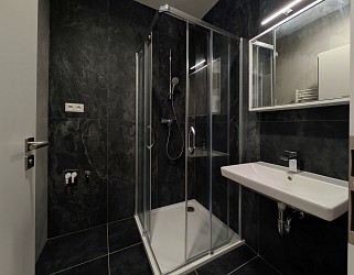 Pronájem 1+kk 33,6 m2, polyfunkční dům Meridiem, Komárovská