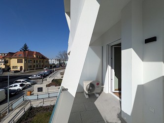 Pronájem 1+kk 33,6 m2, polyfunkční dům Meridiem, Komárovská
