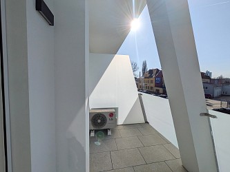 Pronájem 1+k 29,8 m2 v polyfunkčním domě MERIDIEM, Komárovská