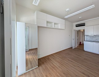 Pronájem 1+k 29,8 m2 v polyfunkčním domě MERIDIEM, Komárovská