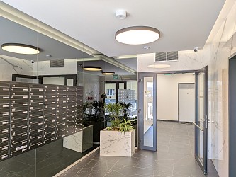 Pronájem 1+k 29,8 m2 v polyfunkčním domě MERIDIEM, Komárovská